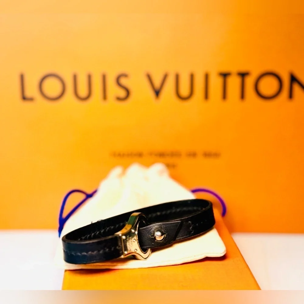 Authentic Louis Vuitton Monogram M6290 Bracelet – Black Leather W/Box & Dust Bag